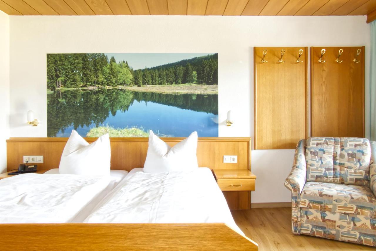 Garnihotel Zur Linde - Bayerischer Wald - Aktivcard Mit 154 Kostenfreien Leistungen - Kostenloser Parkplatz 洛恩堡 外观 照片
