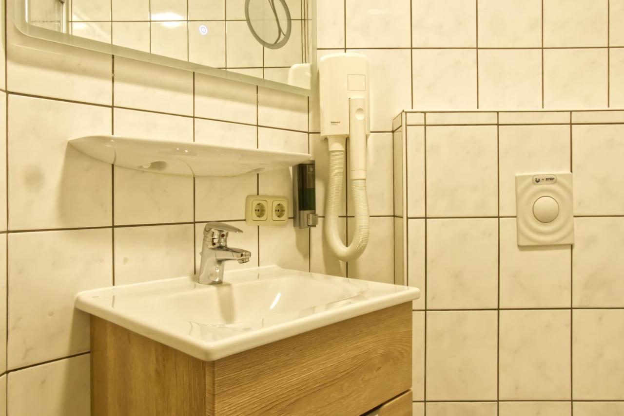 Garnihotel Zur Linde - Bayerischer Wald - Aktivcard Mit 154 Kostenfreien Leistungen - Kostenloser Parkplatz 洛恩堡 外观 照片