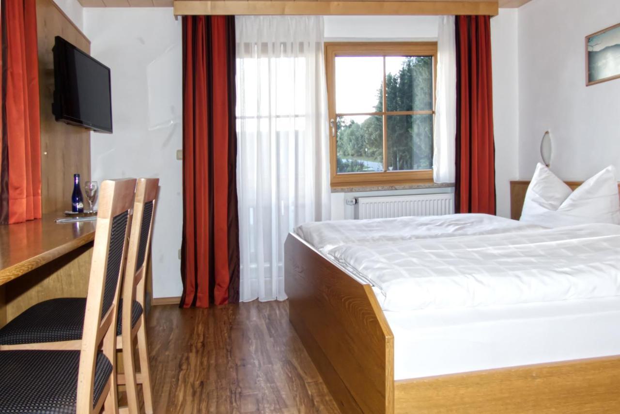 Garnihotel Zur Linde - Bayerischer Wald - Aktivcard Mit 154 Kostenfreien Leistungen - Kostenloser Parkplatz 洛恩堡 外观 照片